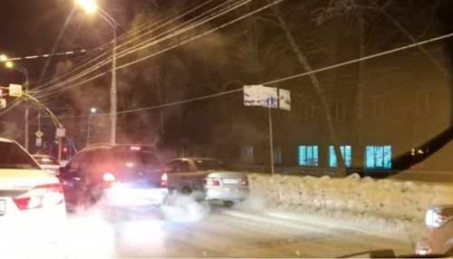 Иду по приборам: барнаульцы жалуются на залепленные снегом дорожные знаки