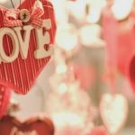 В Госдуме предложили запретить праздновать День всех влюбленных в школах
