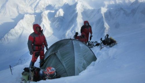 Мороз пробирается к самому сердцу: барнаульский альпинист покорил пик Памира