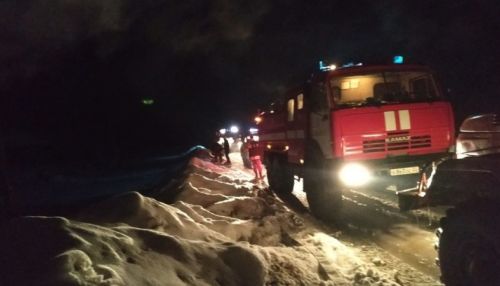 Больного мужчину спасли из горящего дома в Барнауле