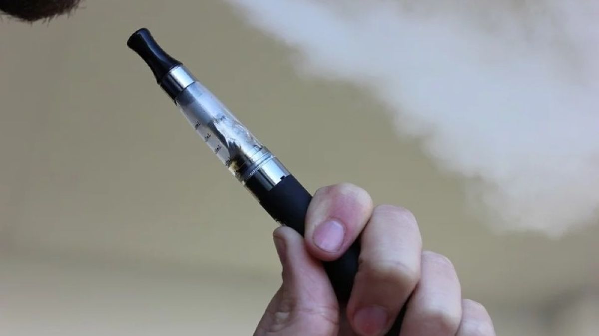 Продажу вейпов и электронных сигарет в России могут запретить на два года 