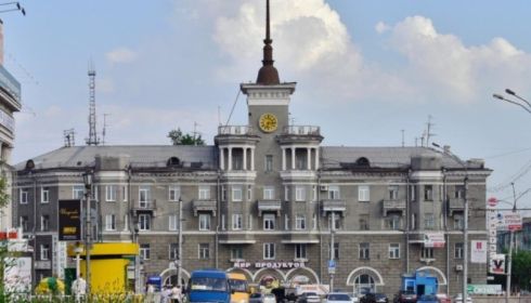 Главные часы Барнаула покрасят и помоют за 400 тысяч рублей