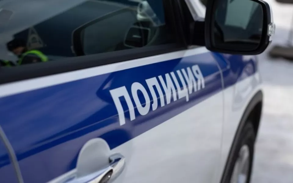 Страшная находка в многоэтажке: у лифта оставили деньги и зловещую записку