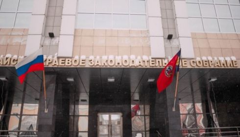 Двух депутатов краевого парламента лишили мандатов из-за уголовных дел