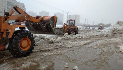 В Барнауле прорвало водопровод, на Малахова – потоки воды