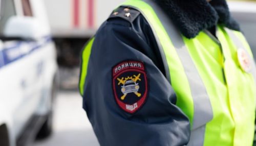 На Чуйском тракте в шторм в лоб столкнулись две машины. Есть жертвы
