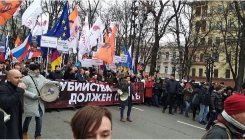 В Москве проходит марш памяти Бориса Немцова