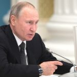 О Боге, власти и МРОТ: Путин внес окончательные поправки в Конституцию