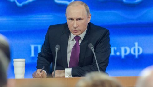 Путин объяснил падение доходов россиян снижением цен на нефть