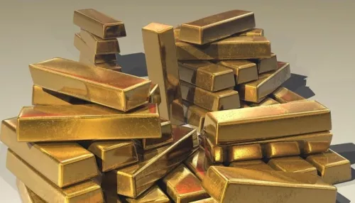На Колыме мужчина нашел 12 слитков золота на заправке и решил оставить их себе