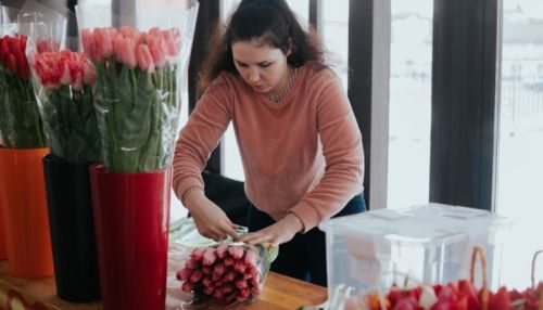 Шальные императрицы, или Как офисы гуляют на 8 Марта. Подборка видео из TikTok