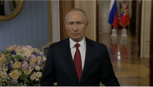 Лучшие в мире: Путин поздравил россиянок с 8 марта