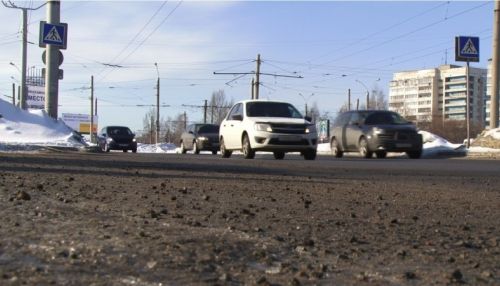 Автомобилисты и эксперты высказались о состоянии барнаульских дорог после зимы