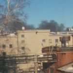 Валит черный дым: в центре Барнаула горит офисное здание
