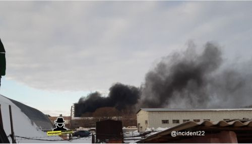 Крупный пожар произошел утром 12 марта в Барнауле