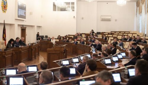 Оппозиция не стала отмалчиваться на сессии по поправкам в Конституцию