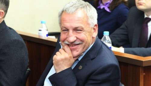 Алтайский депутат готов добровольно сложить с себя полномочия