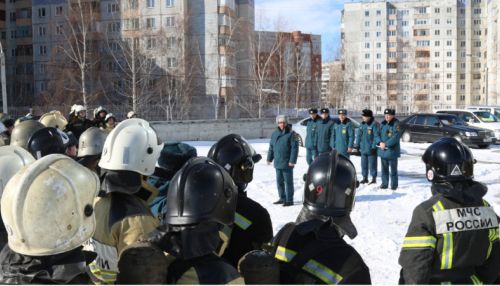 Пожарные Барнаула взяли штурмом 25-этажную высотку