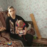 Забрали в детдом: многодетная мать на Алтае подает в суд на предвзятую опеку
