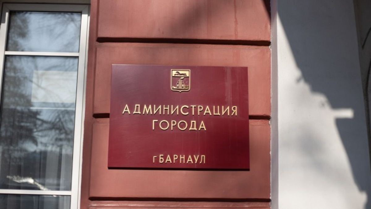 Появилось видео задержания вице-мэра Барнаула в его особняке