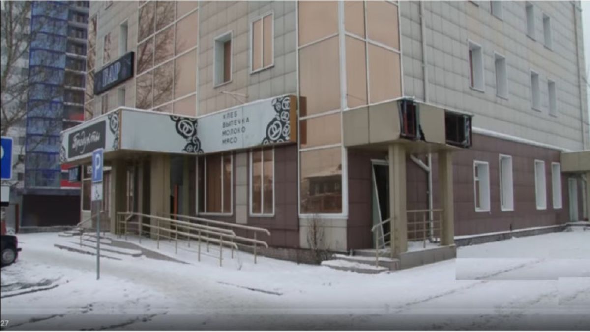 Полюбившееся бомжам здание в центре Барнаула хотят купить задешево