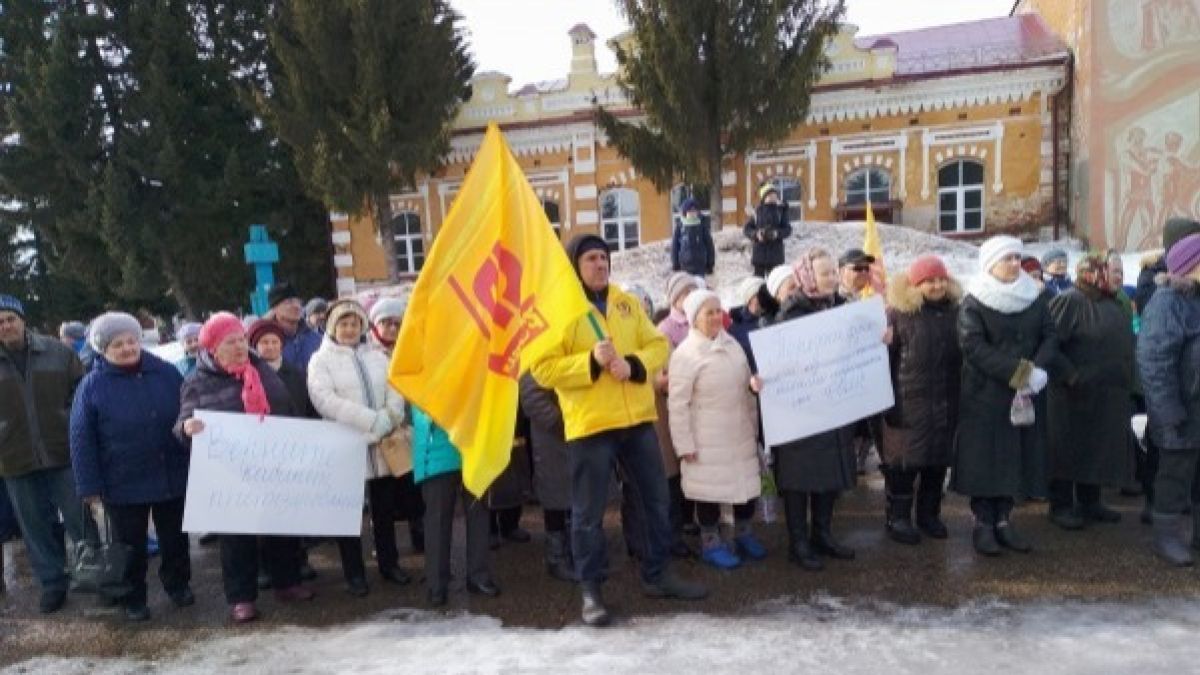 "Заоптимизировали": жители Усть-Пристанского района против закрытия больниц