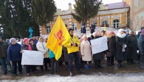 Заоптимизировали: жители Усть-Пристанского района против закрытия больниц