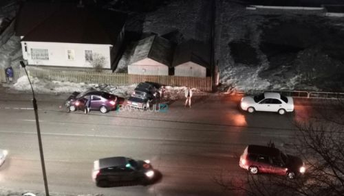 В Новоалтайске в жестком ДТП столкнулись три авто – есть пострадавшие