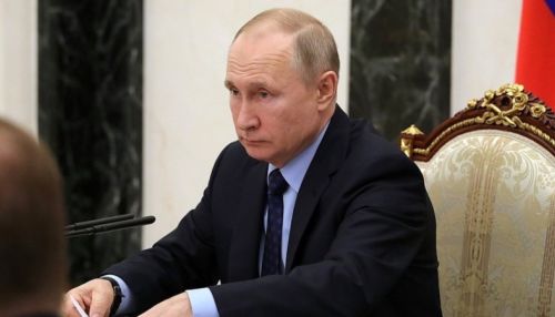 Песков прокомментировал вероятность перевода президента на удаленную работу