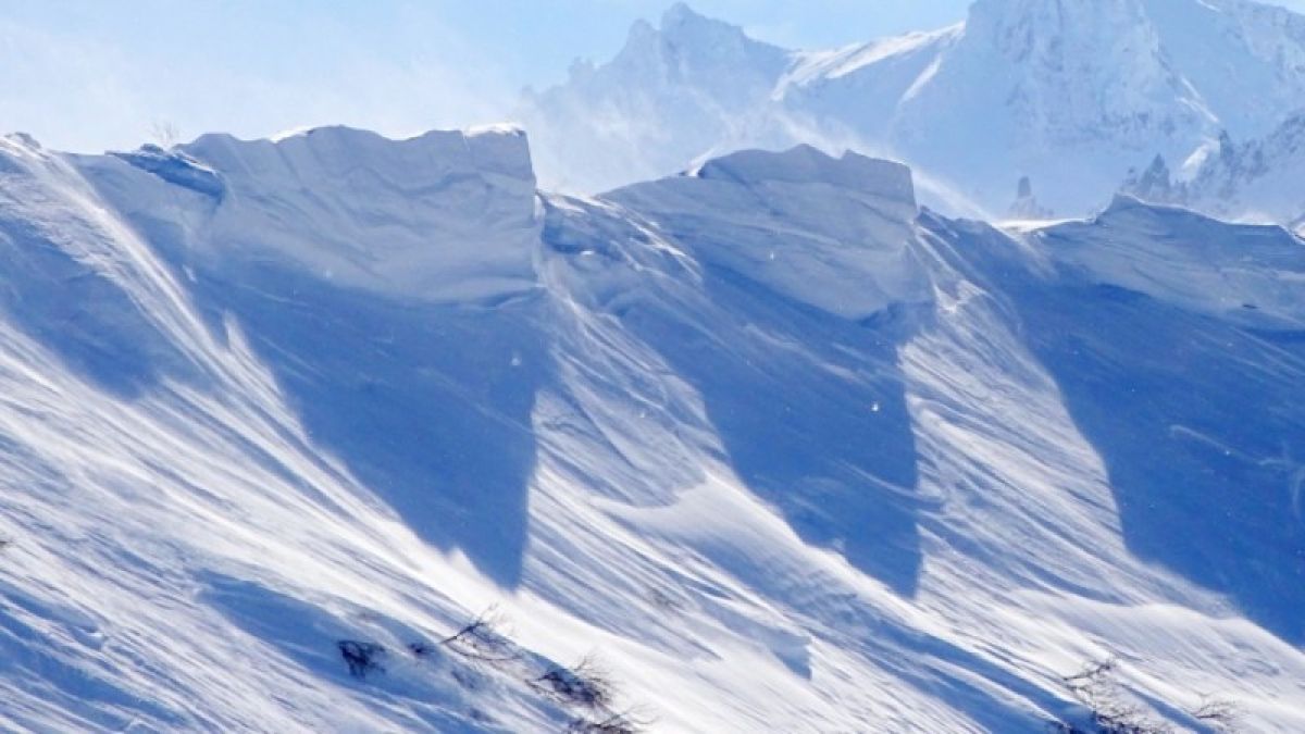 Снега в алтайских горах оказалось в два раза больше нормы