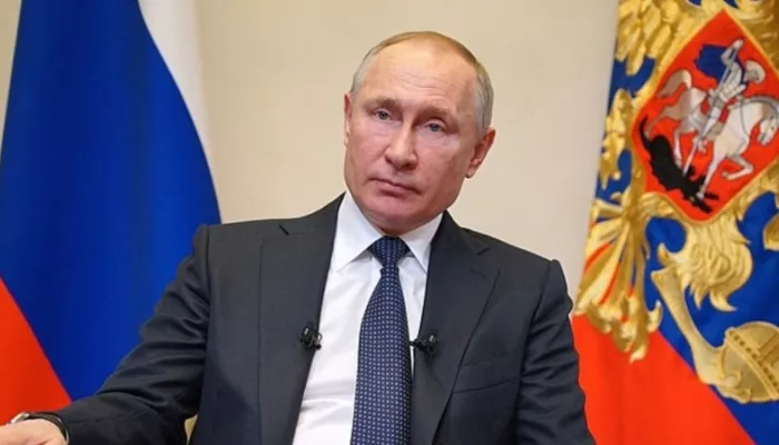 Чиловая катка, кринж, траблы: Путина во Владивостоке научили молодежному сленгу
