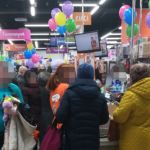В Бийске во время карантина толпы горожан собрали на открытие магазина