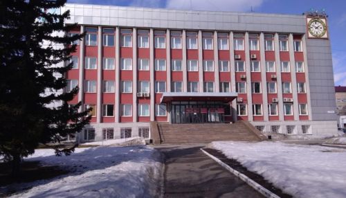 Власти Бийска в карантин пригрозили статьей УК после толп на распродаже в ТЦ
