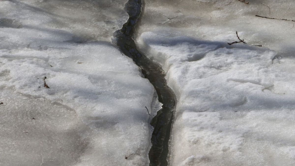 Подвижки льда: алтайские реки готовятся к вскрытию