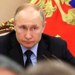 Маски, койки и зарплаты: Путин дал поручение кабмину после своего обращения