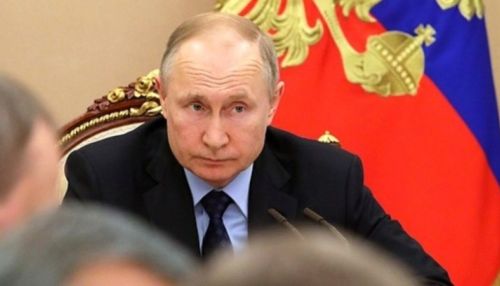 Маски, койки и зарплаты: Путин дал поручение кабмину после своего обращения
