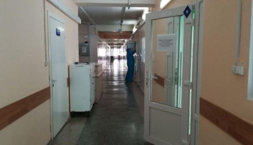 Один из заразившихся COVID лежал в барнаульской больнице Стройгаз с пневмонией