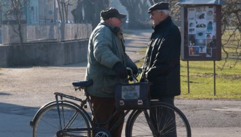Алтайские пенсионеры смогут самоизолироваться на дачах без штрафных санкций