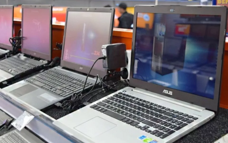 В Барнауле рецидивист украл из магазина ноутбук ради выпивки