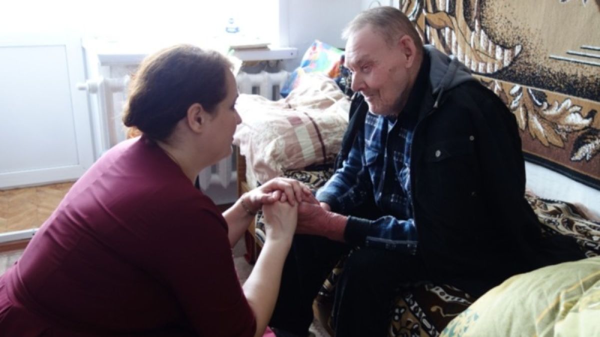 Почти 500 заявок: кто и как помогает пожилым людям в Барнауле пережить карантин