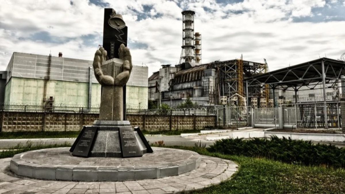 Гигантский пожар подобрался к ядерному саркофагу в Чернобыле