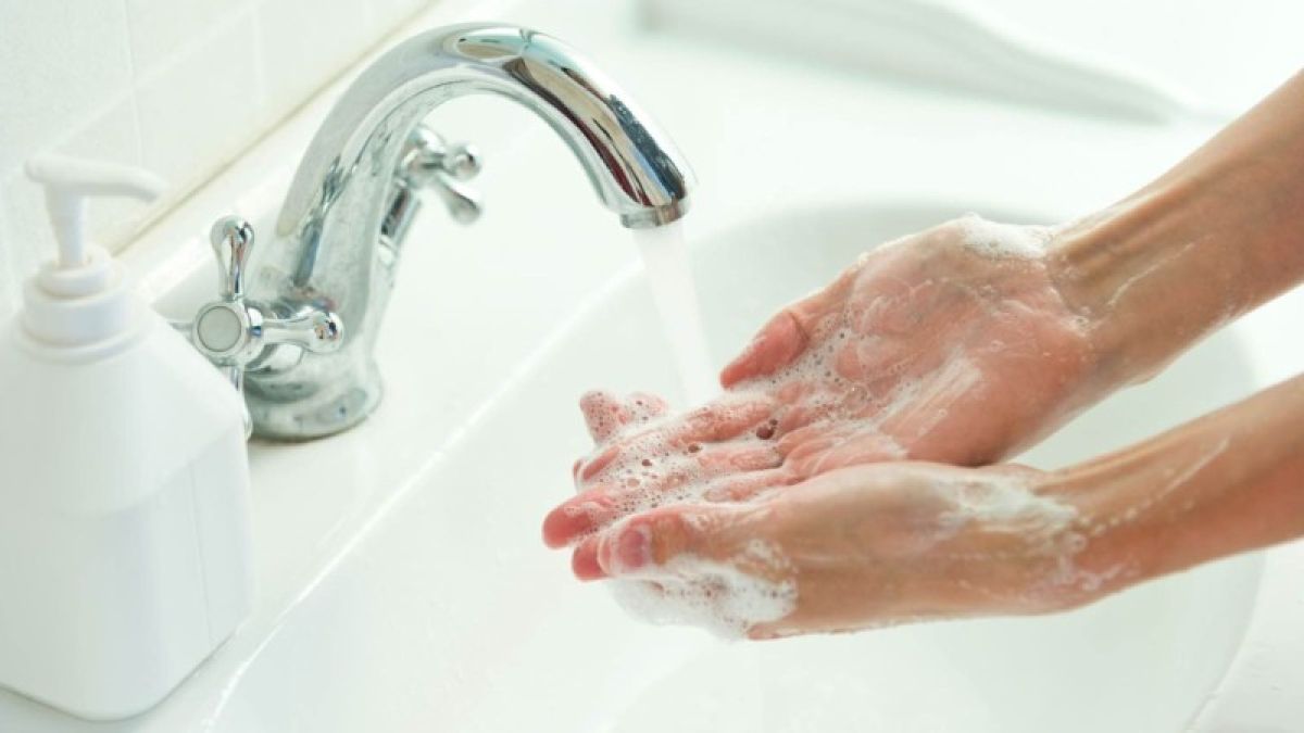 Врач рассказала, почему часто мыть руки опасно