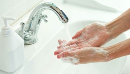 Врач рассказала, почему часто мыть руки опасно