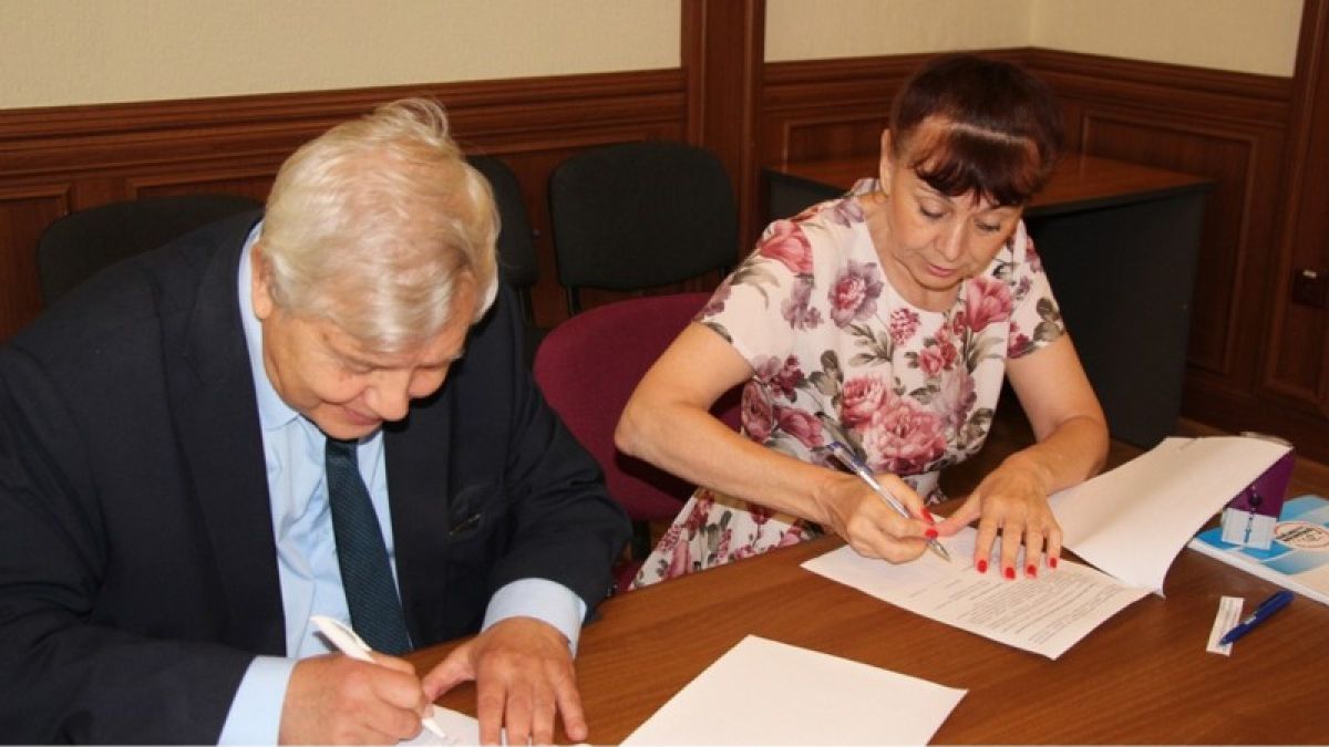 Очевидное – невероятное: Томенко утвердил "своих" членов в Общественную палату