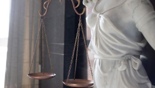 Бывшего алтайского замминистра по коммуналке могут задержать из-за взяток