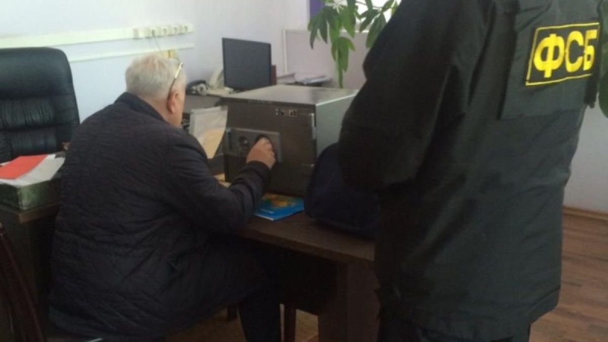 Бывшего алтайского замминистра подозревают во взятке в 2 млн рублей