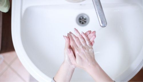 Роспотребнадзор рассказал, как правильно мыть руки во время эпидемии