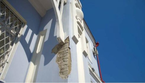 Памятник архитектуры в Бийске осыпается после недавнего ремонта