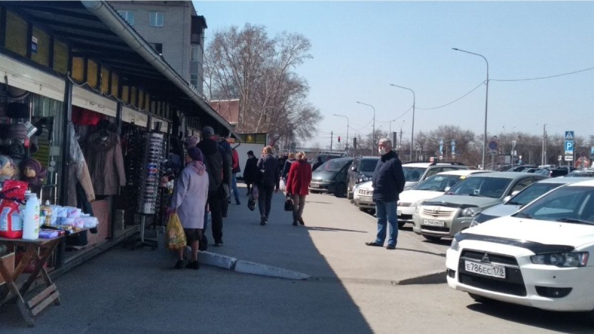 Магазины, рынки и торговые центры заработали в Барнауле вопреки "карантину"