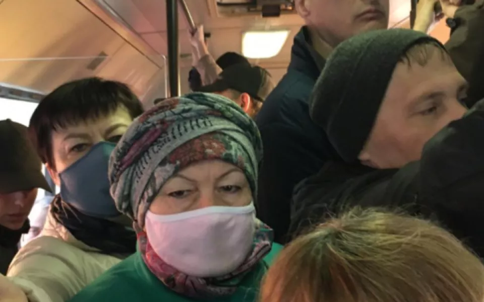 Жители спальников Барнаула рассказали об ужасах утреннего часа пик